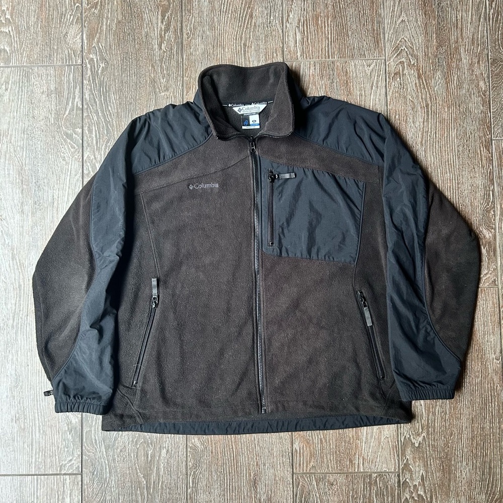 Columbia outdoor light jacket with zippers